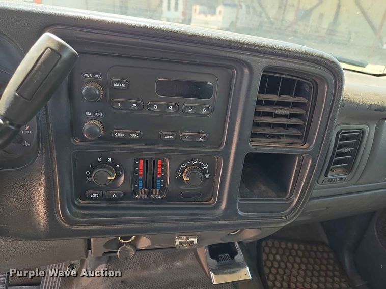 image for item EW0434 2003 Chevrolet Silverado 2500HD Crew Cab utility bed pickup truck