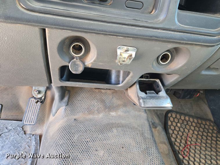image for item EW0434 2003 Chevrolet Silverado 2500HD Crew Cab utility bed pickup truck