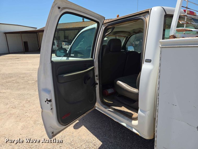image for item EW0434 2003 Chevrolet Silverado 2500HD Crew Cab utility bed pickup truck