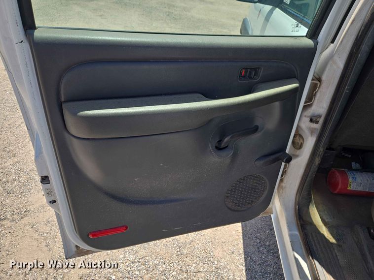 image for item EW0434 2003 Chevrolet Silverado 2500HD Crew Cab utility bed pickup truck
