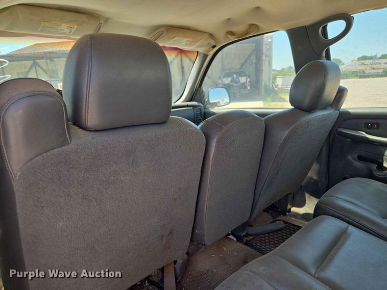 image for item EW0434 2003 Chevrolet Silverado 2500HD Crew Cab utility bed pickup truck