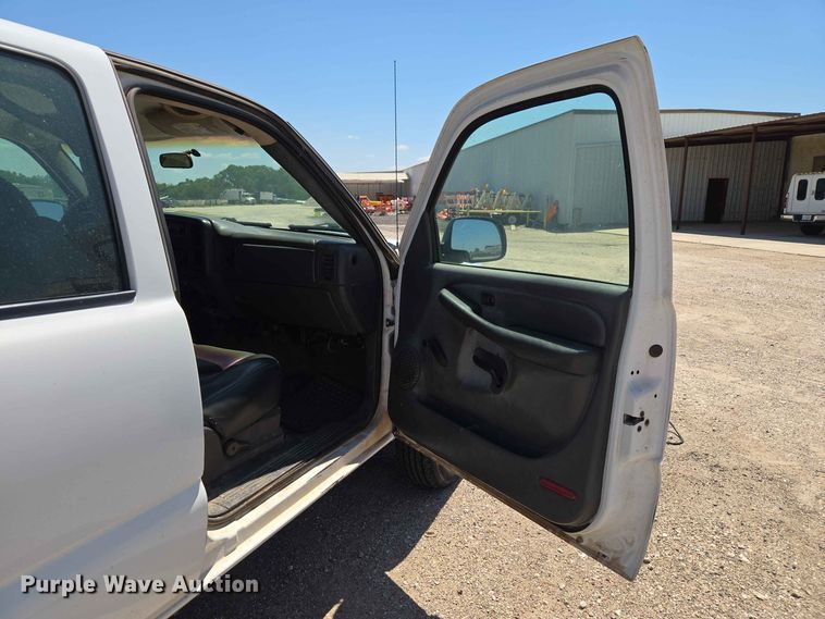image for item EW0434 2003 Chevrolet Silverado 2500HD Crew Cab utility bed pickup truck