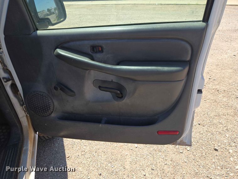 image for item EW0434 2003 Chevrolet Silverado 2500HD Crew Cab utility bed pickup truck