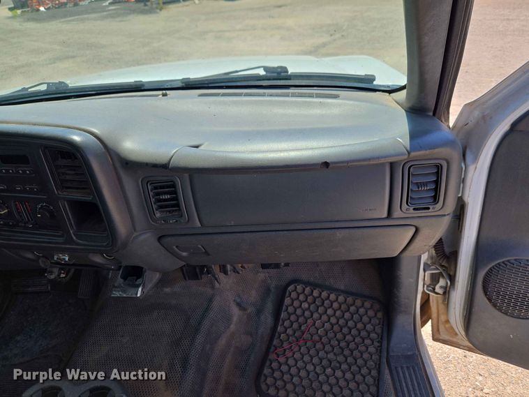 image for item EW0434 2003 Chevrolet Silverado 2500HD Crew Cab utility bed pickup truck