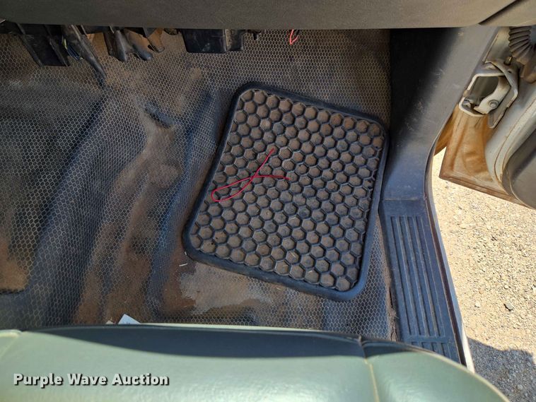 image for item EW0434 2003 Chevrolet Silverado 2500HD Crew Cab utility bed pickup truck