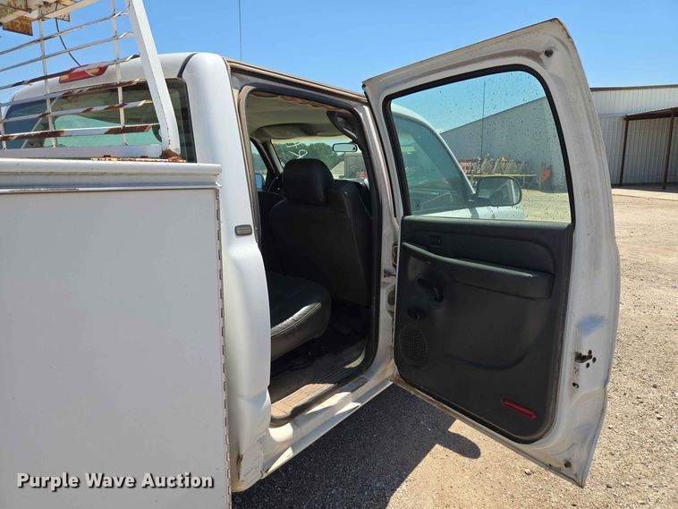 image for item EW0434 2003 Chevrolet Silverado 2500HD Crew Cab utility bed pickup truck