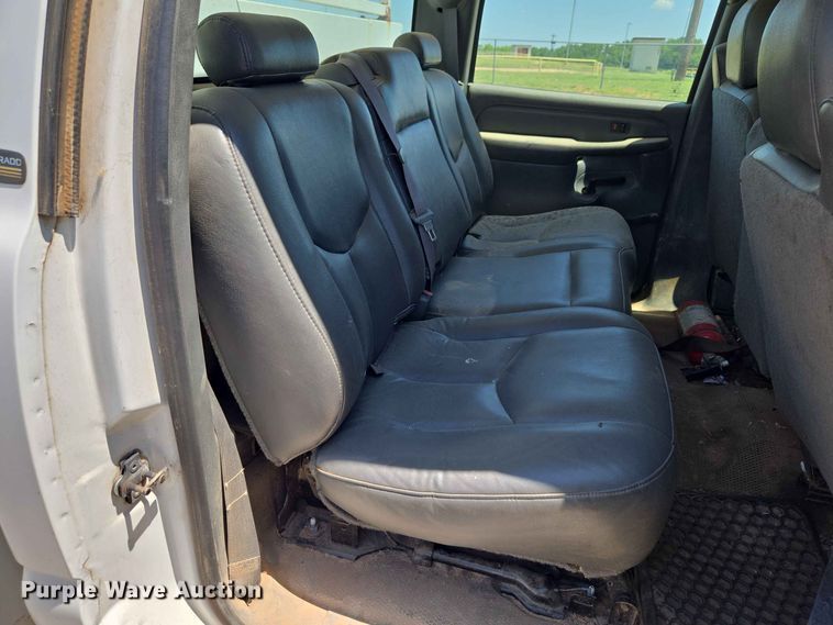 image for item EW0434 2003 Chevrolet Silverado 2500HD Crew Cab utility bed pickup truck