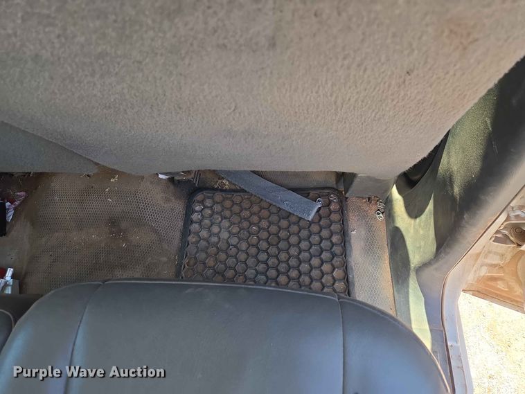 image for item EW0434 2003 Chevrolet Silverado 2500HD Crew Cab utility bed pickup truck