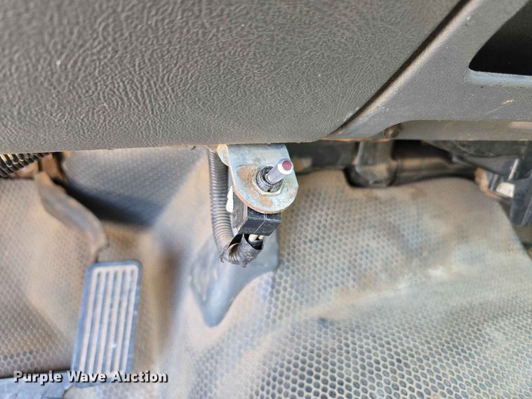 image for item EW0434 2003 Chevrolet Silverado 2500HD Crew Cab utility bed pickup truck