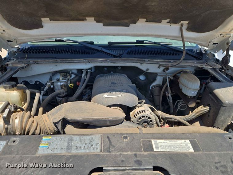 image for item EW0434 2003 Chevrolet Silverado 2500HD Crew Cab utility bed pickup truck