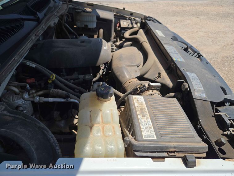 image for item EW0434 2003 Chevrolet Silverado 2500HD Crew Cab utility bed pickup truck
