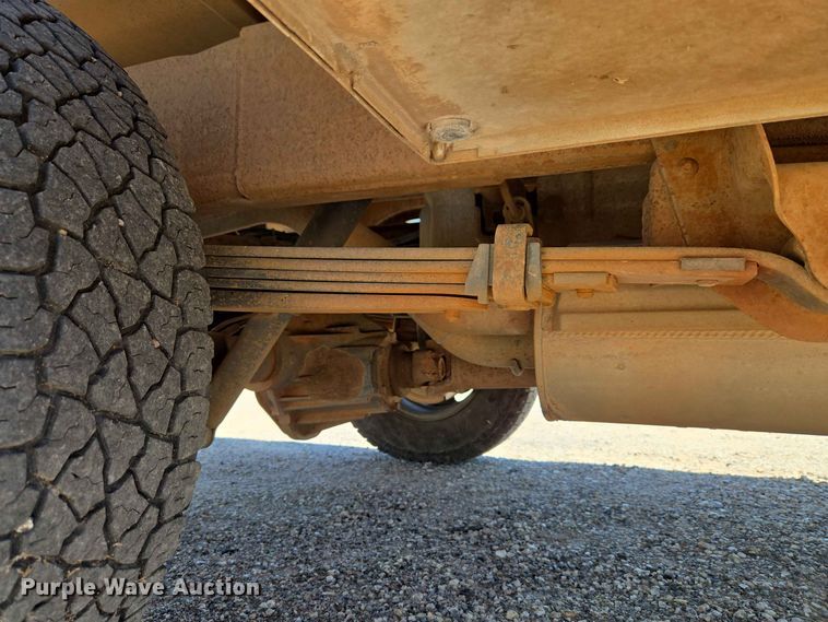image for item EW0434 2003 Chevrolet Silverado 2500HD Crew Cab utility bed pickup truck