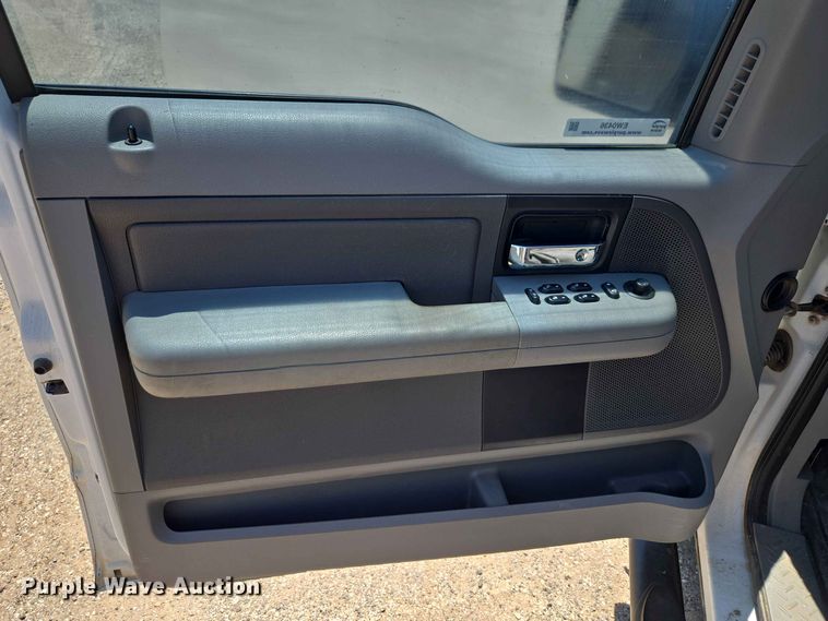 image for item EW0436 2005 Ford F150 Ext. Cab pickup truck