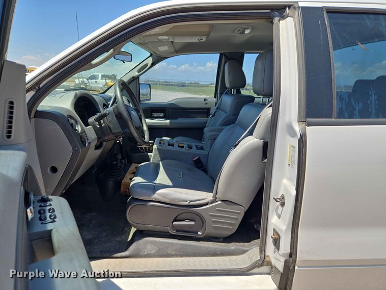 image for item EW0436 2005 Ford F150 Ext. Cab pickup truck