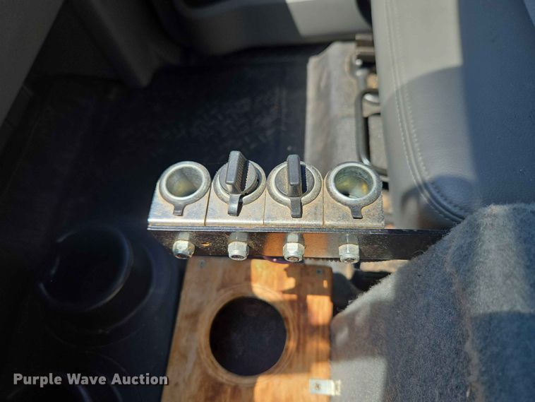 image for item EW0436 2005 Ford F150 Ext. Cab pickup truck