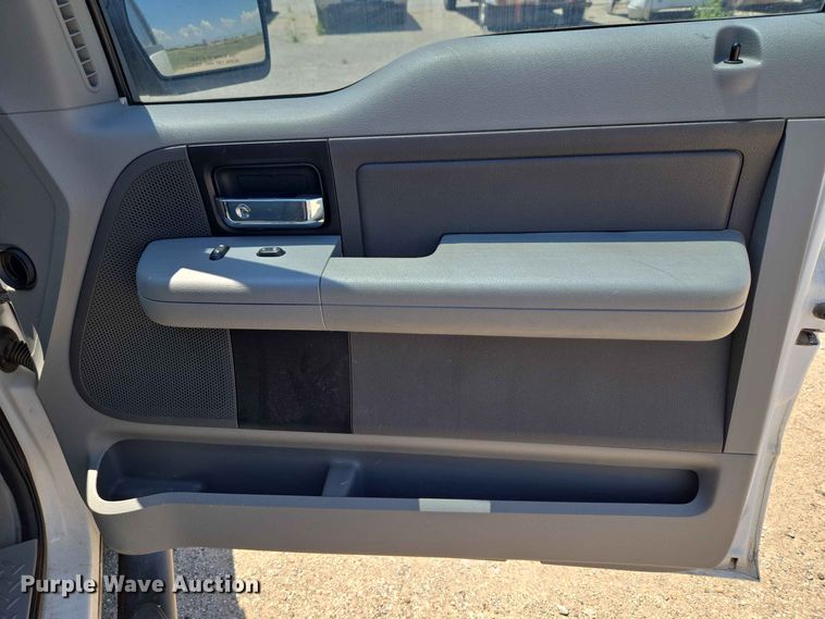 image for item EW0436 2005 Ford F150 Ext. Cab pickup truck