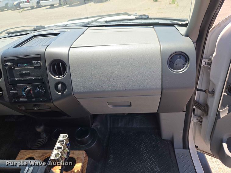 image for item EW0436 2005 Ford F150 Ext. Cab pickup truck