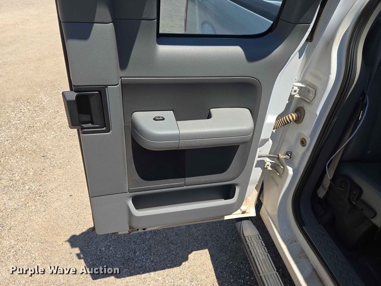 image for item EW0436 2005 Ford F150 Ext. Cab pickup truck