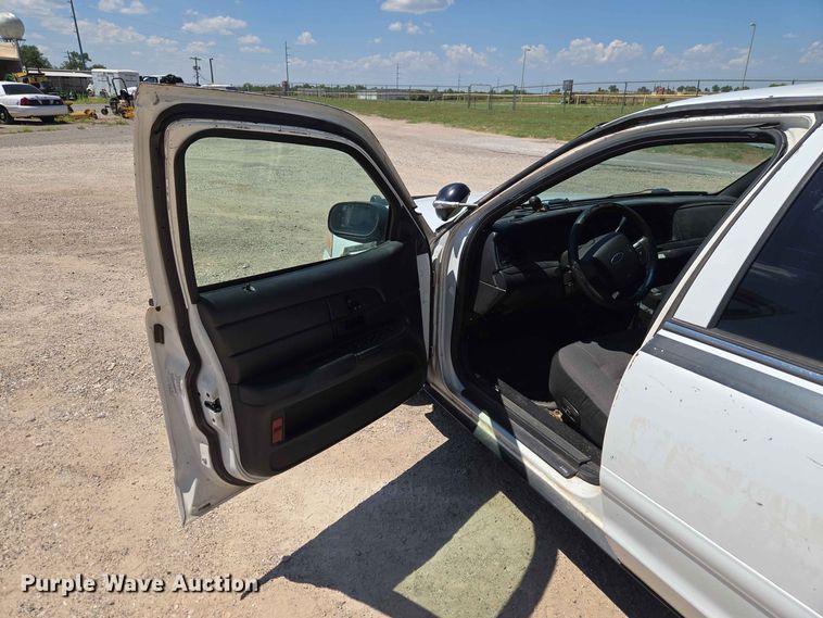 image for item EW0438 2007 Ford Crown Victoria Police Inetceptor 