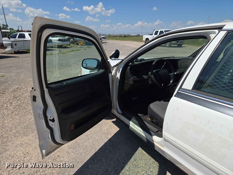 image for item EW0439 2010 Ford Crown Victoria Police Interceptor 