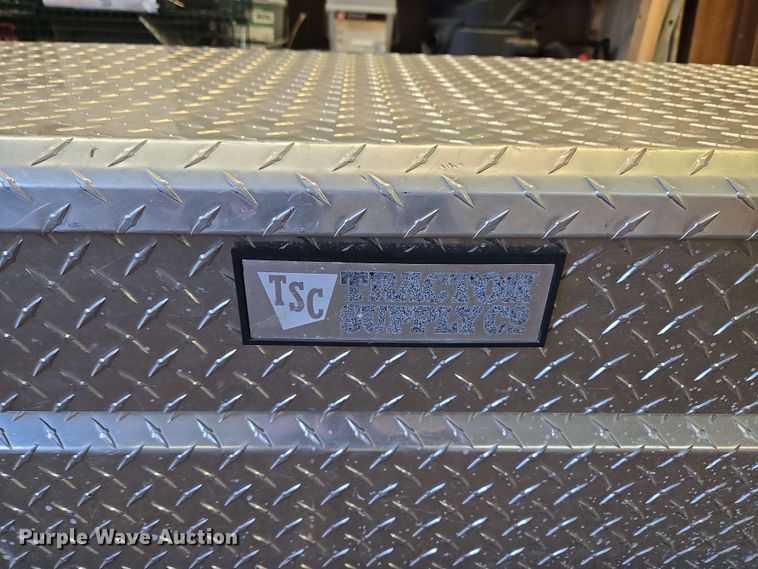 image for item EW0455 Tractor Supply toolbox