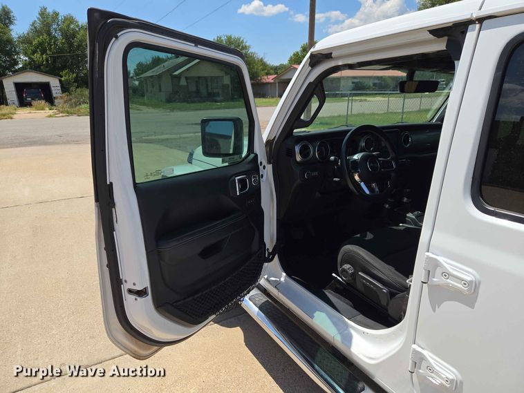 image for item EW0458 2020 Jeep Wrangler Unlimited Sahara SUV