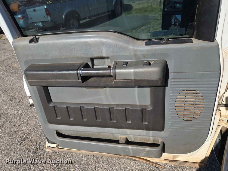 image for item EW0460 2011 Ford F250 Super Duty XL Ext. Cab pickup truck