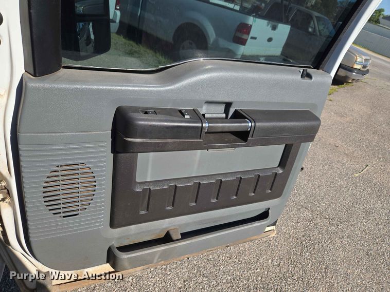 image for item EW0460 2011 Ford F250 Super Duty XL Ext. Cab pickup truck
