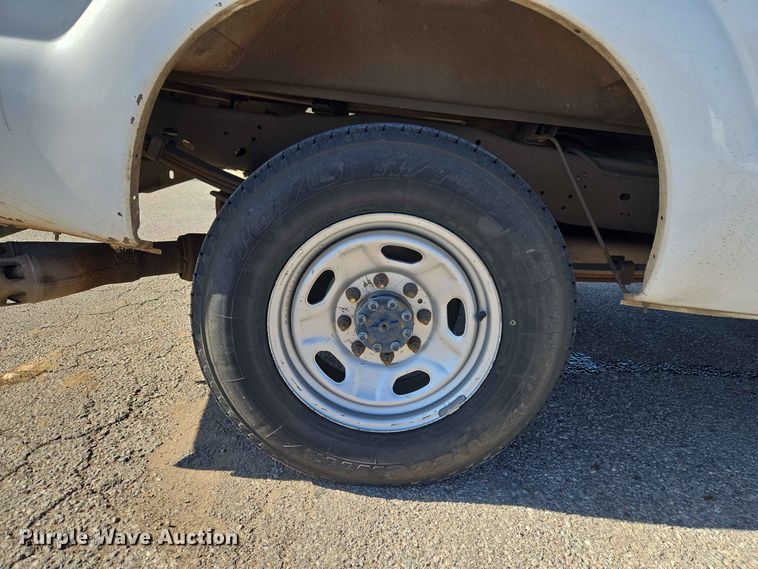 image for item EW0460 2011 Ford F250 Super Duty XL Ext. Cab pickup truck