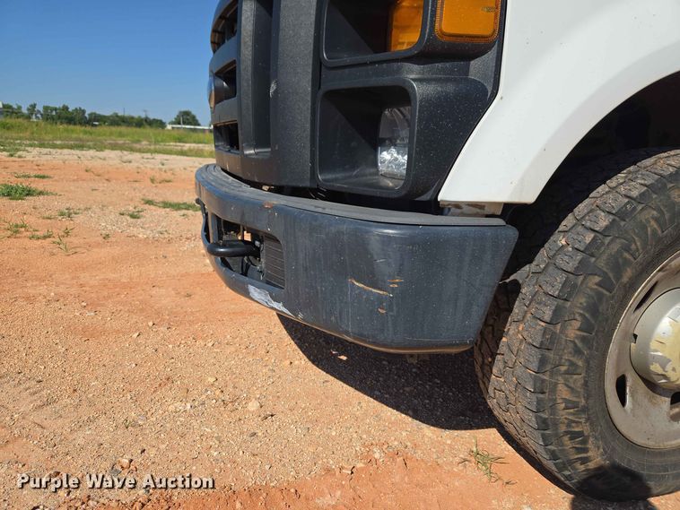 image for item EW0461 2009 Ford F-250 Crew Cab pickup truck