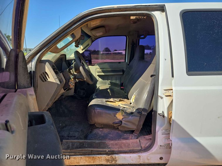 image for item EW0461 2009 Ford F-250 Crew Cab pickup truck