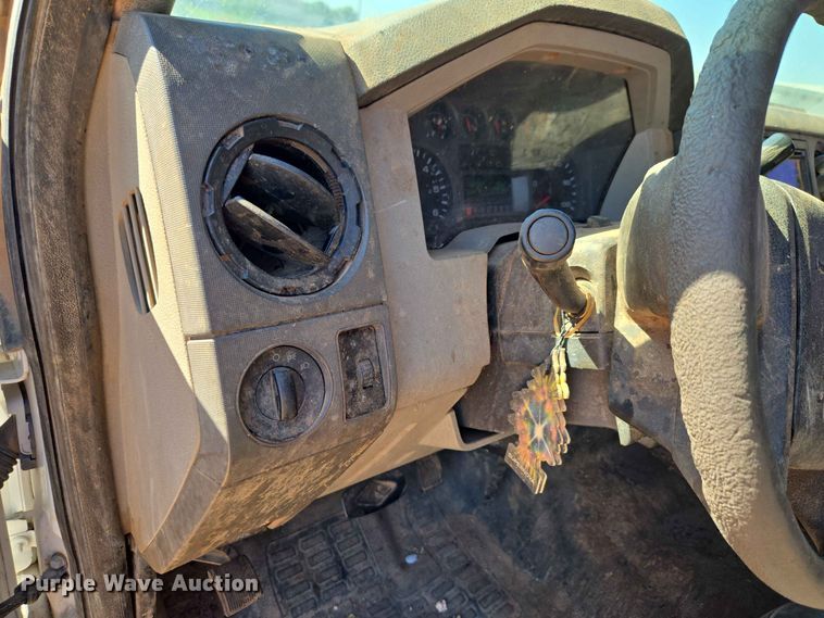 image for item EW0461 2009 Ford F-250 Crew Cab pickup truck