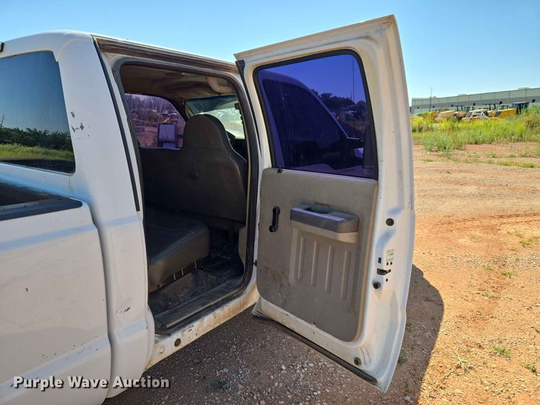 image for item EW0461 2009 Ford F-250 Crew Cab pickup truck