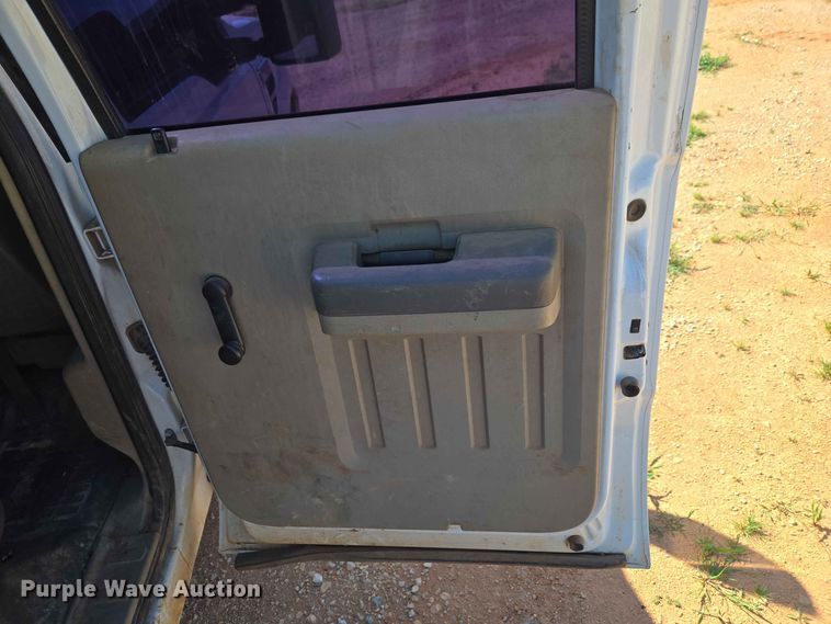 image for item EW0461 2009 Ford F-250 Crew Cab pickup truck