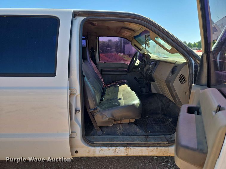 image for item EW0461 2009 Ford F-250 Crew Cab pickup truck