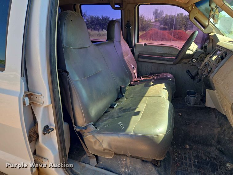 image for item EW0461 2009 Ford F-250 Crew Cab pickup truck