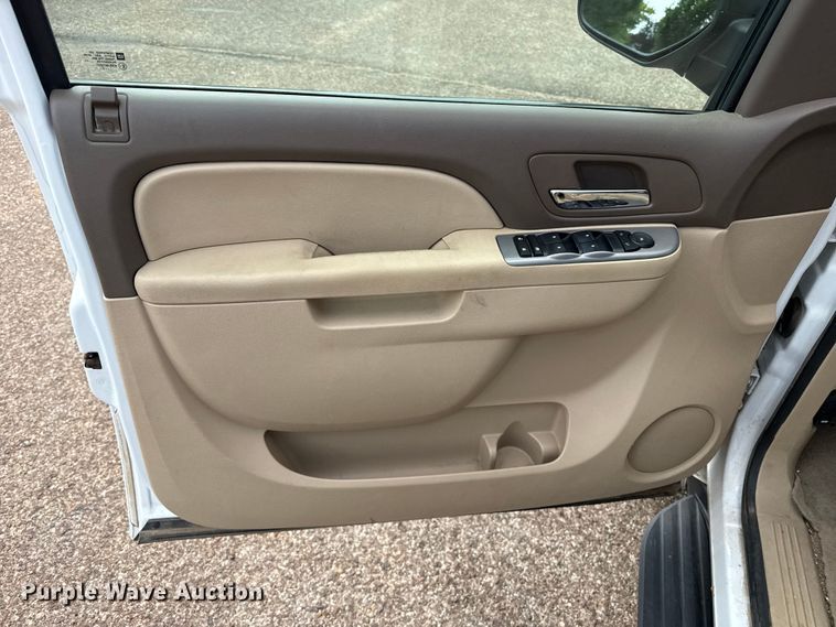 image for item EW4018 2013 Chevrolet Suburban SUV