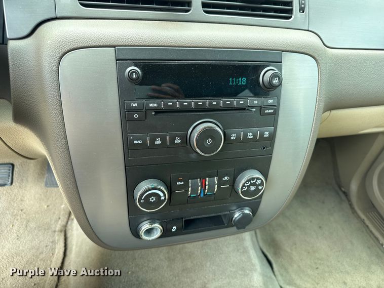 image for item EW4018 2013 Chevrolet Suburban SUV
