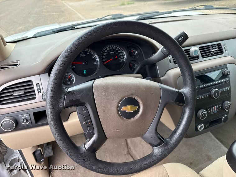 image for item EW4018 2013 Chevrolet Suburban SUV