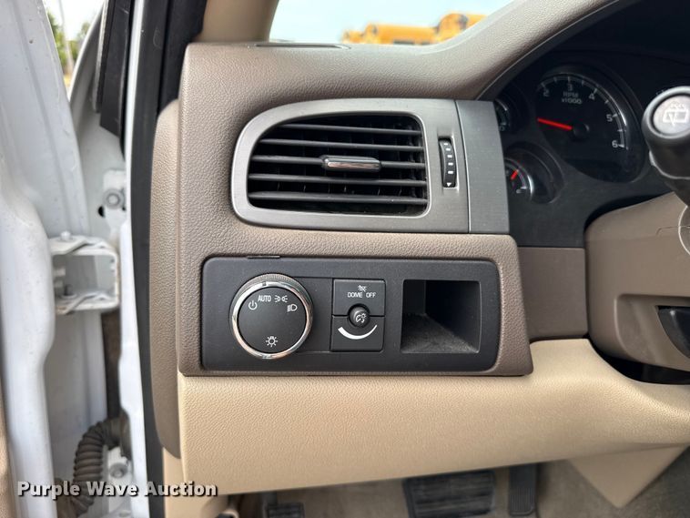 image for item EW4018 2013 Chevrolet Suburban SUV