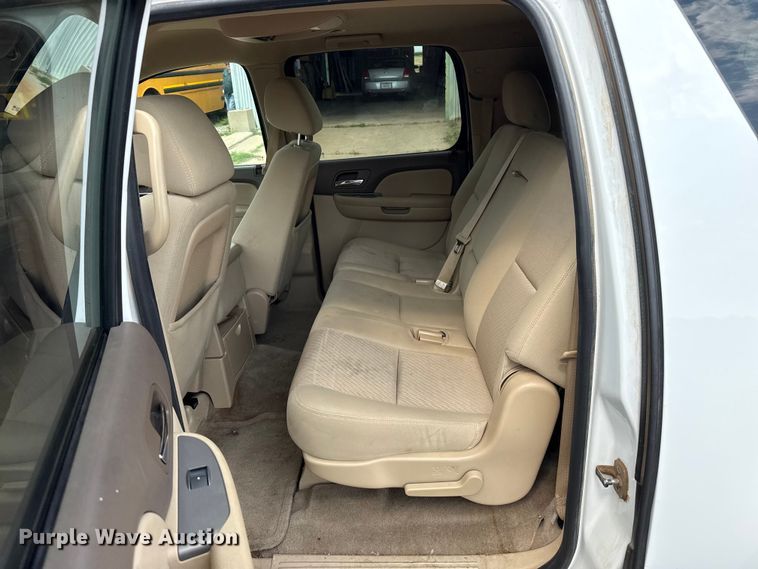 image for item EW4018 2013 Chevrolet Suburban SUV