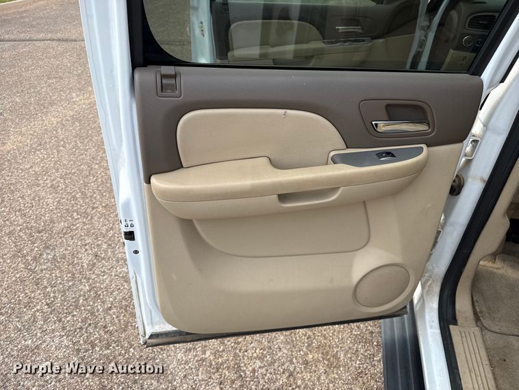 image for item EW4018 2013 Chevrolet Suburban SUV