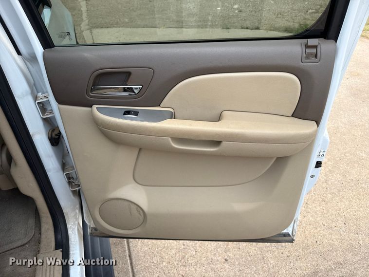 image for item EW4018 2013 Chevrolet Suburban SUV