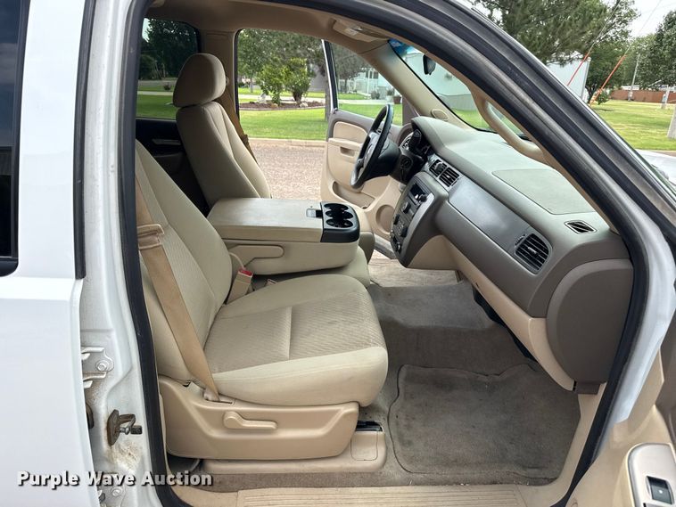 image for item EW4018 2013 Chevrolet Suburban SUV