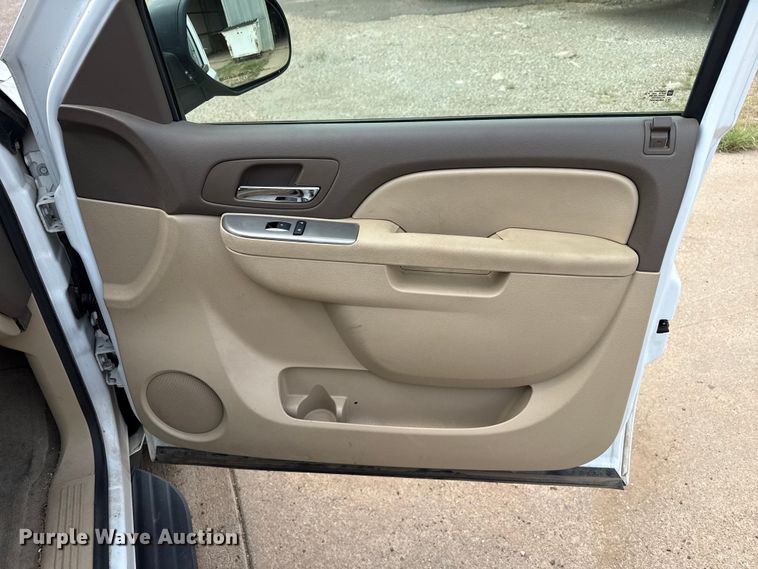 image for item EW4018 2013 Chevrolet Suburban SUV