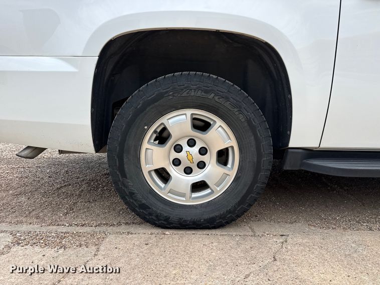 image for item EW4018 2013 Chevrolet Suburban SUV
