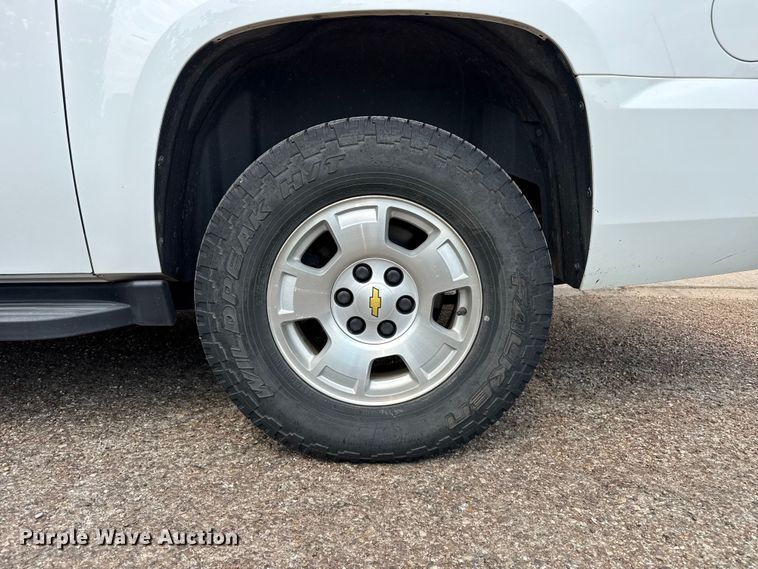 image for item EW4018 2013 Chevrolet Suburban SUV