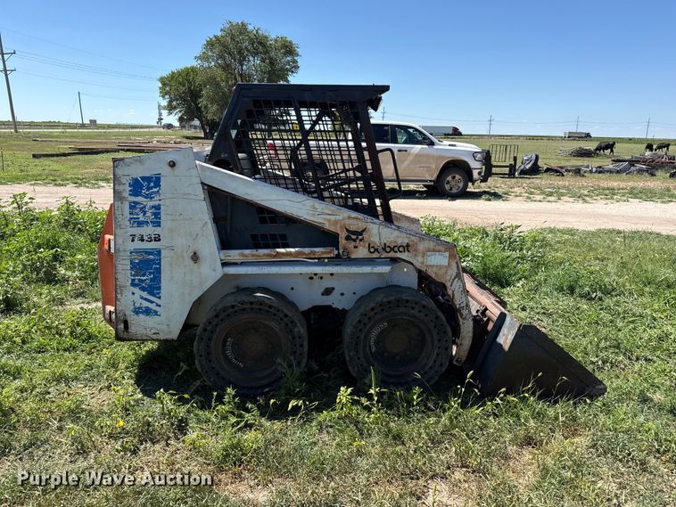 image for item EW4046 1991 Bobcat 743B skid steer loader