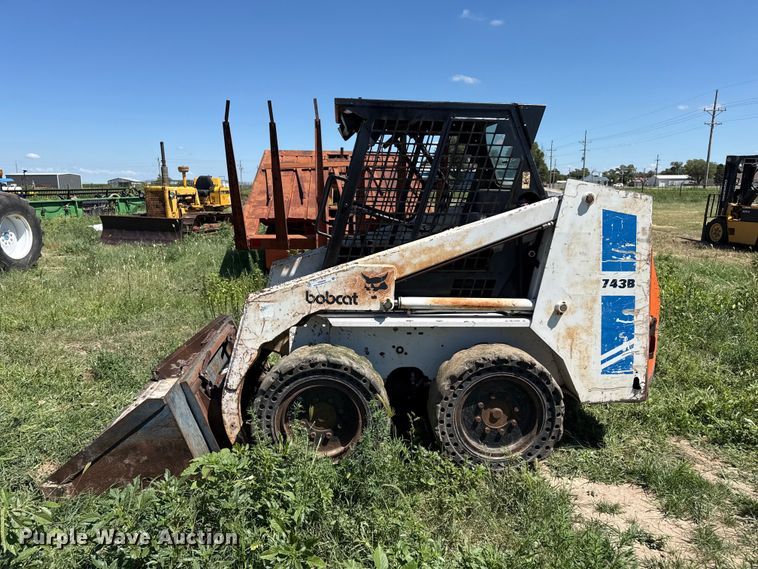 image for item EW4046 1991 Bobcat 743B skid steer loader
