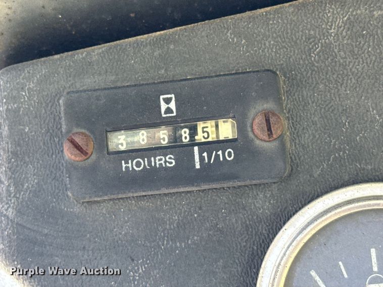 image for item EW4046 1991 Bobcat 743B skid steer loader
